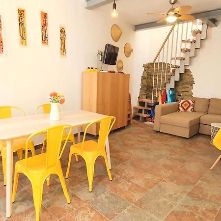 Lovelystay - Yellow Submarine House Lagos Exterior photo