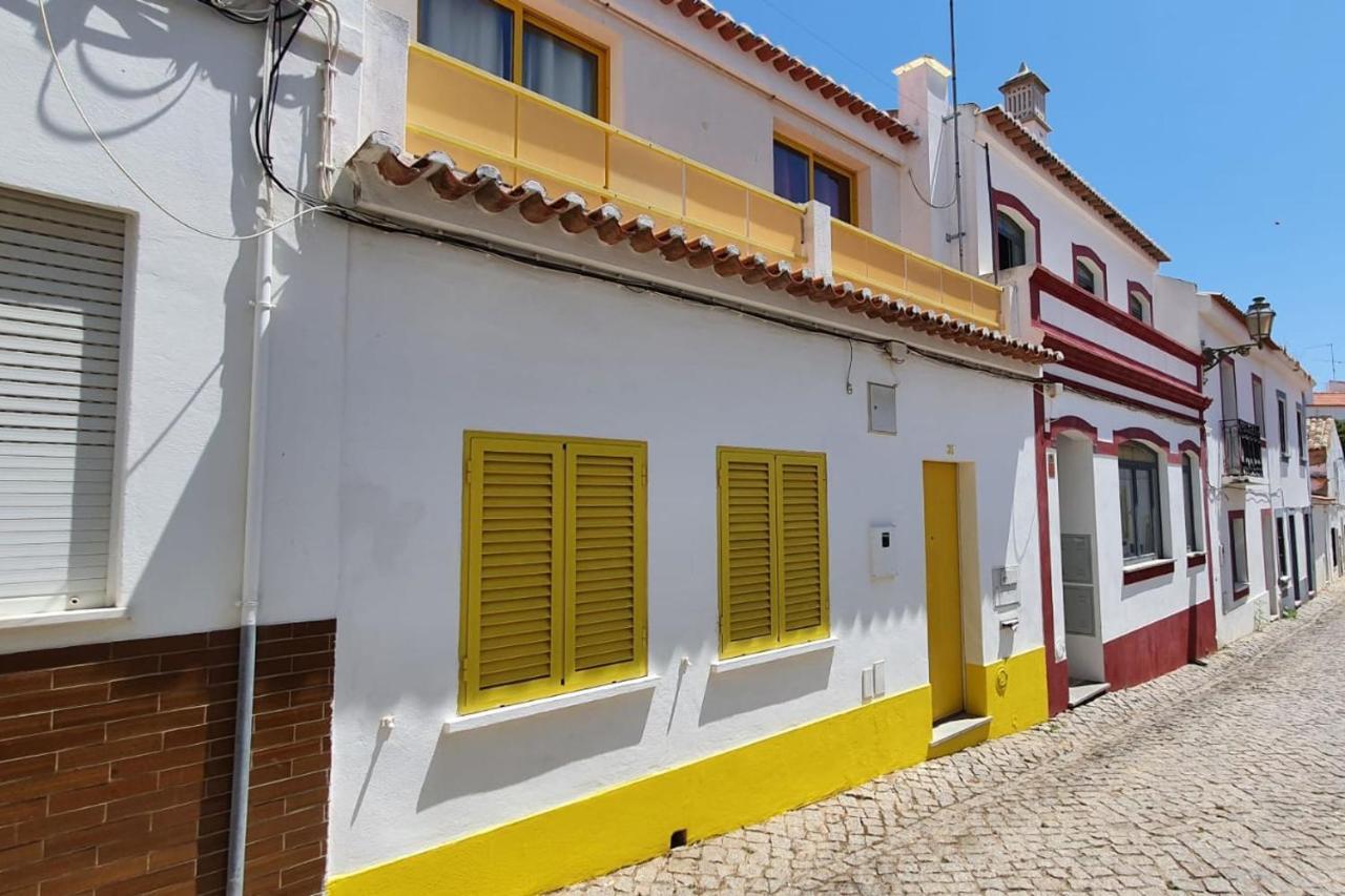 Lovelystay - Yellow Submarine House Lagos Exterior photo